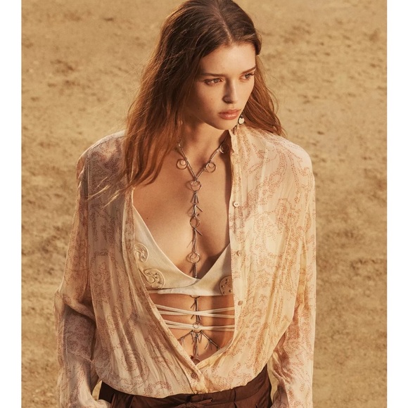 Summer 🌺 NWT ZARA LIMITED EDITION STUDDED TOP SIZE XL-XXL
🚨FIRM PRICE - Picture 4 of 12